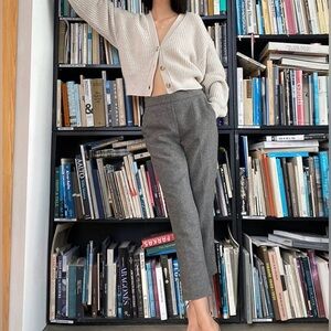 Aritzia Babaton Cohen Heathered Gray Cropped Trouser Pants. Size 8